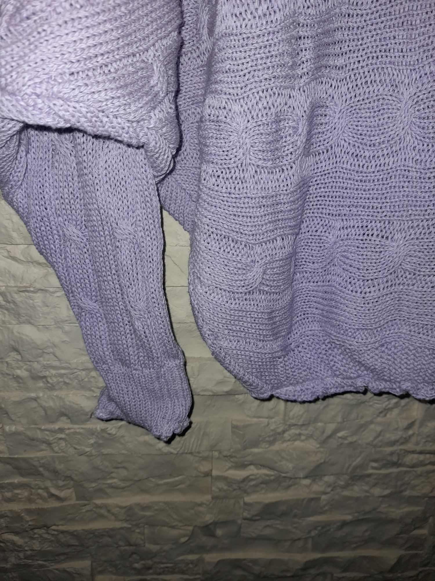 Sweterek liliowy rękawy nietoperz