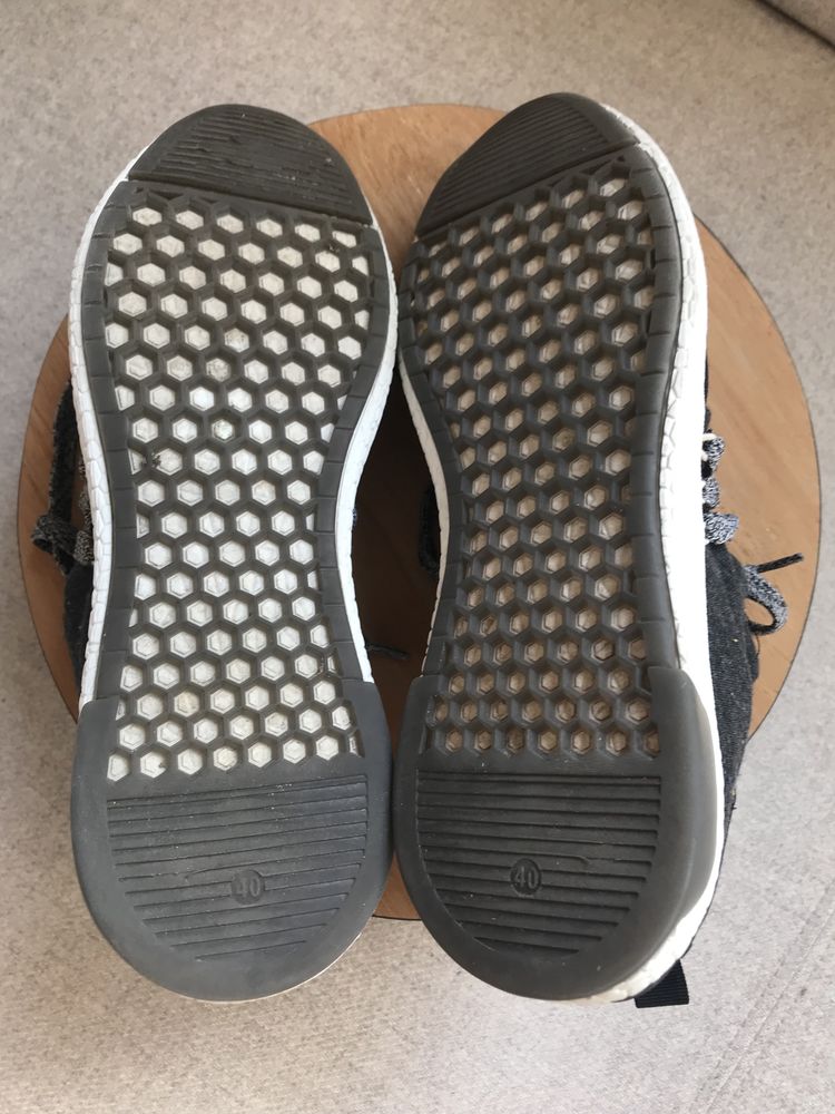 Sneakersy Bullboxer pełne materialowe 40