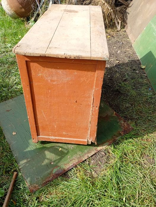 Тумбочка старовинна на реставрацію