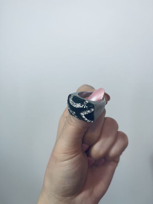 Piekny duzy czarny srebrny sygnet pierscionek damski