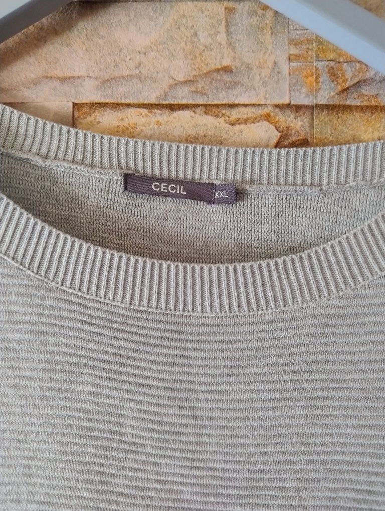 Jesienna prążkowana sukienka damska plus size