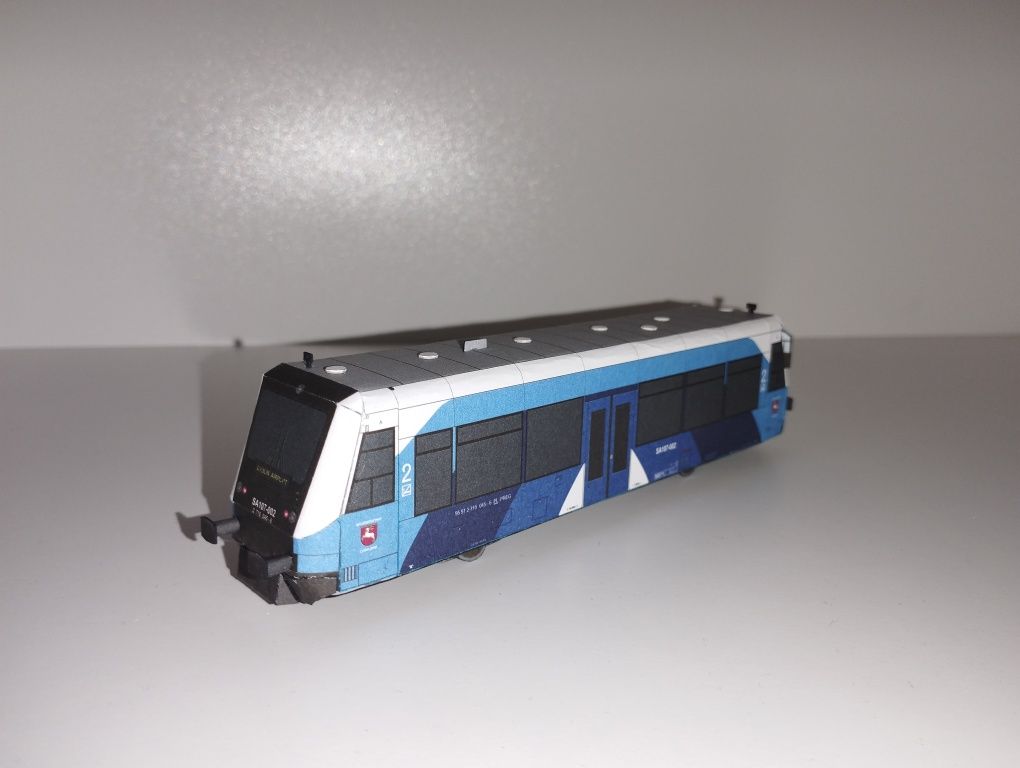 Model kartonowy zabawka pociąg miejski   autobus.  szynowy szynobus Re