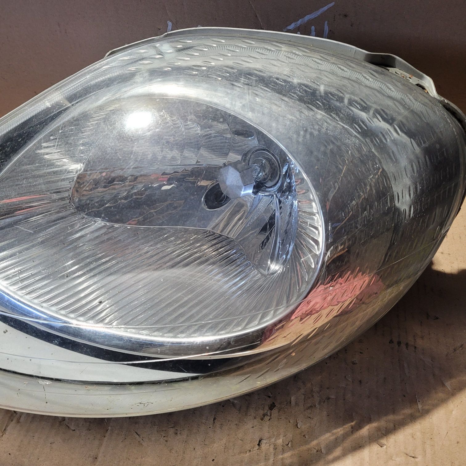 Lampa przód lewa opel vivaro renault Trafic 2003r VALEO