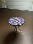 Mesa de com tampo de azulejo