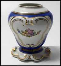 Bonita jarra floreira em porcelana Candal