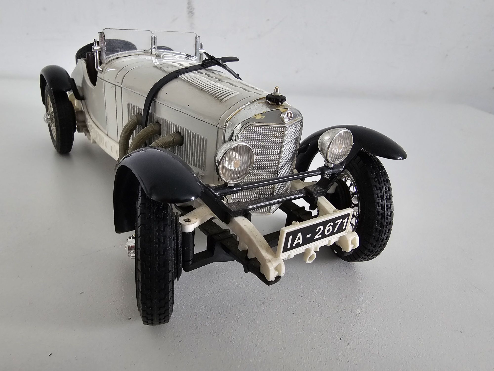 Model Mercedes Benz ssk bburago skala 1:18