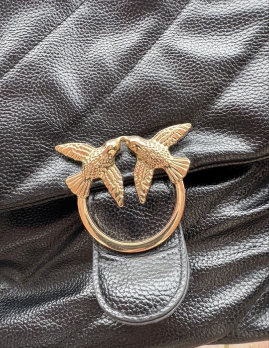 Czarna torebka z klamra jakółek