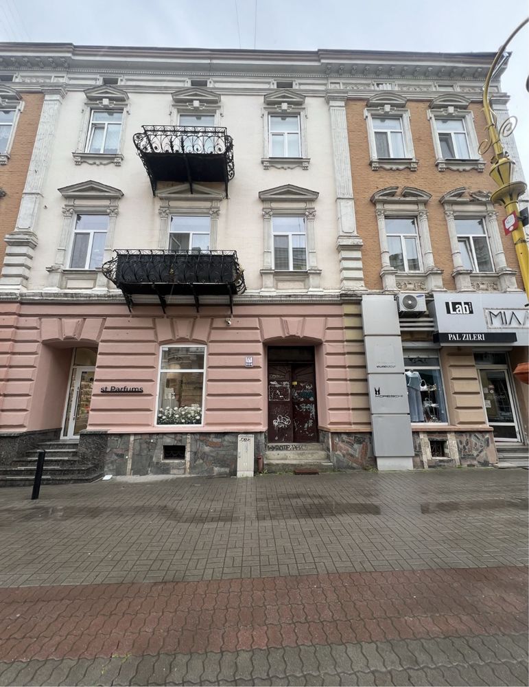 Продаж австрійського люкса на стометрівці