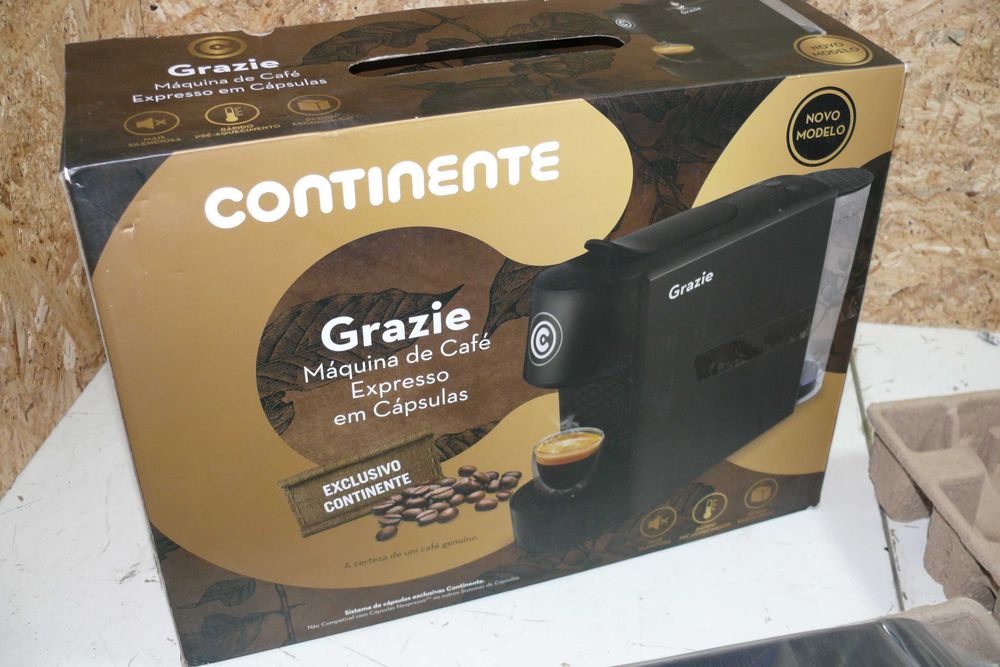 Máquina de Café Cápsulas Sistema Exclusivo Continente Grazie Preta