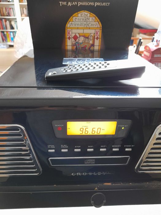 Gira discos+ Leitor CDS+ Rádio Vintage CROSLEY, usado , a funcionar .