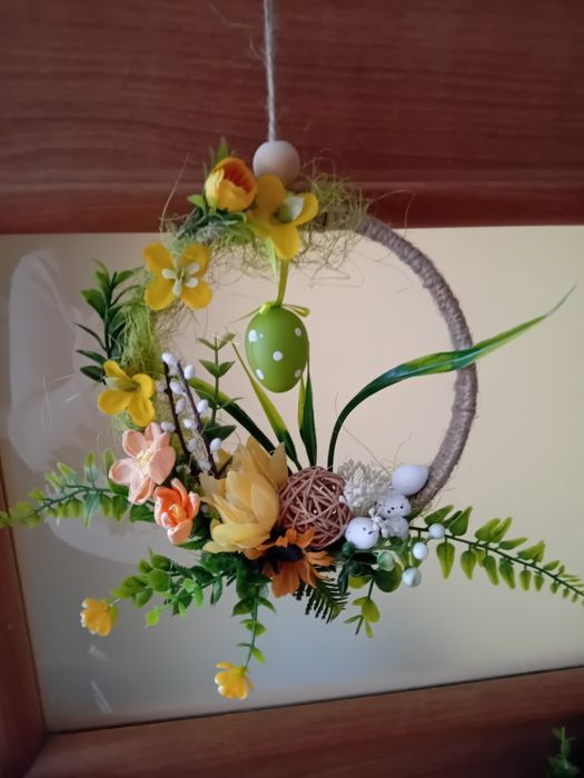 Wianek wiosenny na drzwi rękodzieło