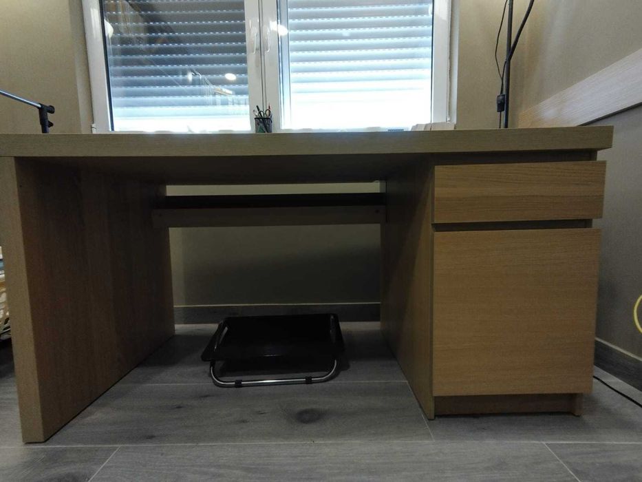 Secretária quase nova