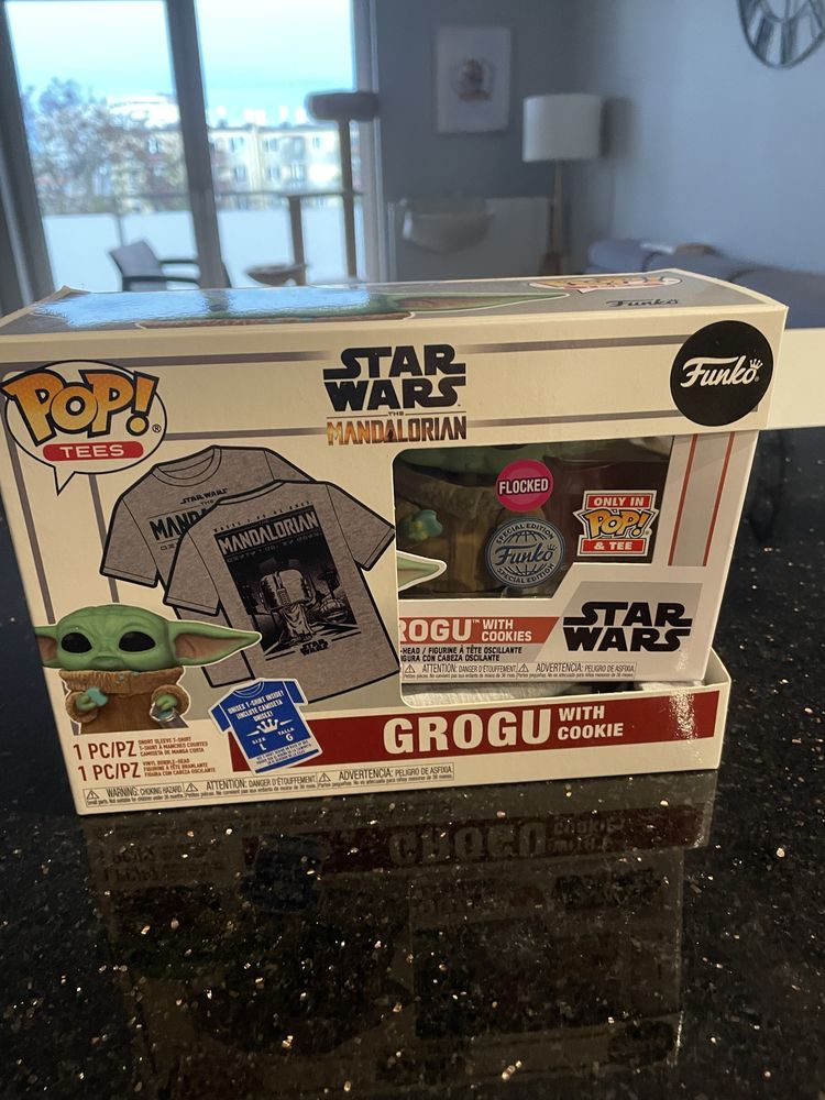 Funko Pop & Tee Grogu With Cookie
