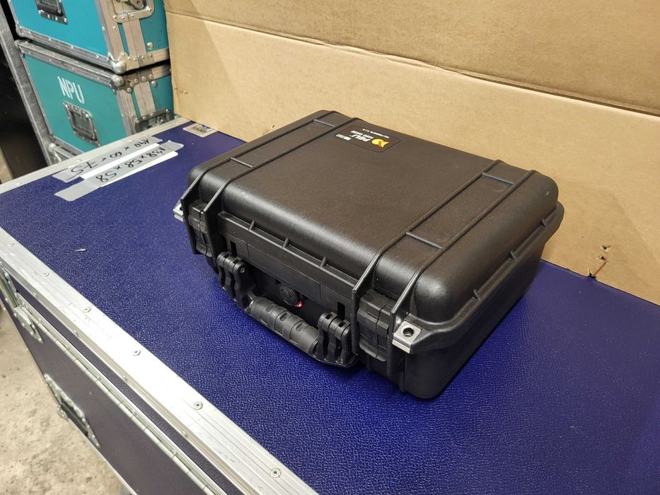 PELI 1450 (37x26x15) pianka / black Pelican walizka, FAKTURA