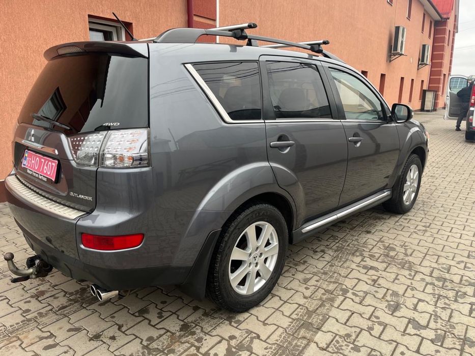 Мітсубісі аутлендер  2.2  2011 автомат