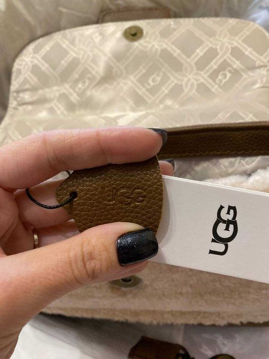 Сумочка UGG бежева шкіряна 1350 грн