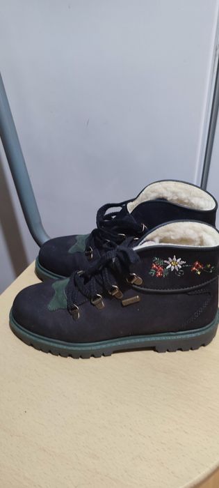 Взуття для  дівчинки .