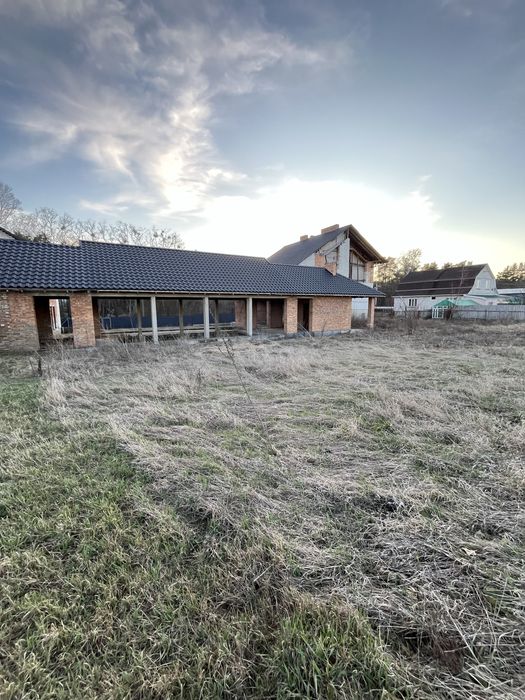 Недобудова в 1000 кв.м на ділянці 40 соток