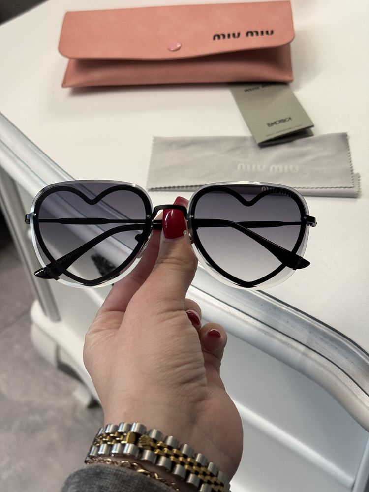 Солнцезащитные очки miu miu полный комплект сердечки