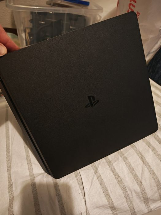 PlayStation 4 Slim, 1 T SSD.