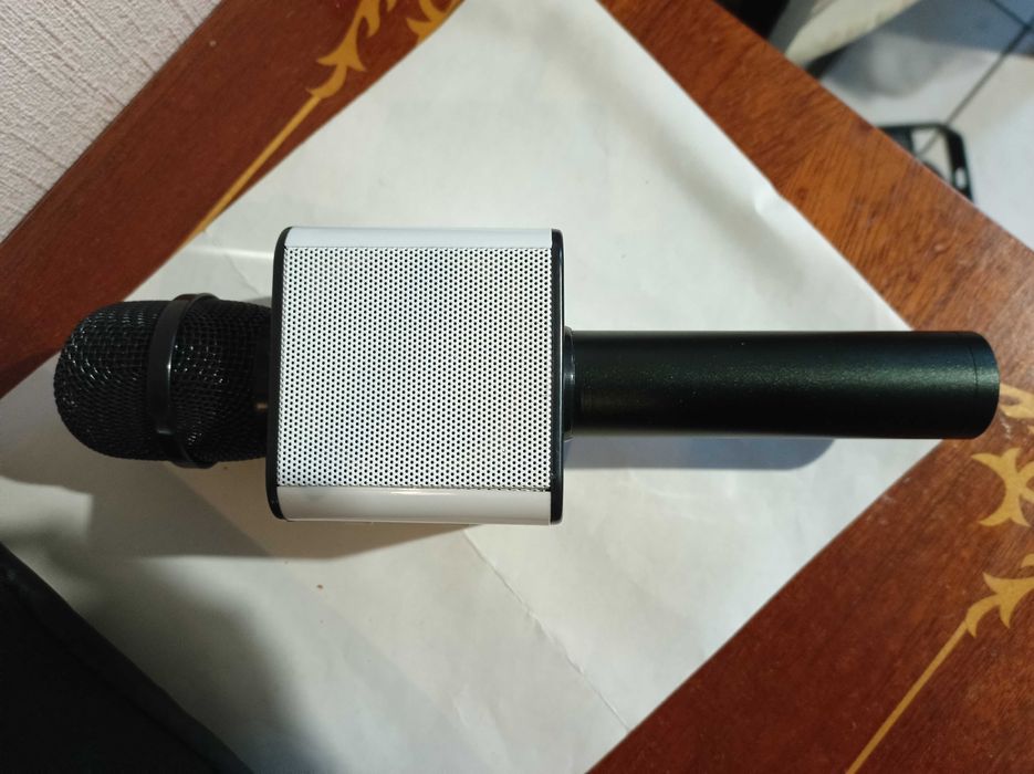 Беспроводная портативная колонка + караоке микрофон 2 в 1 Q7 исправный