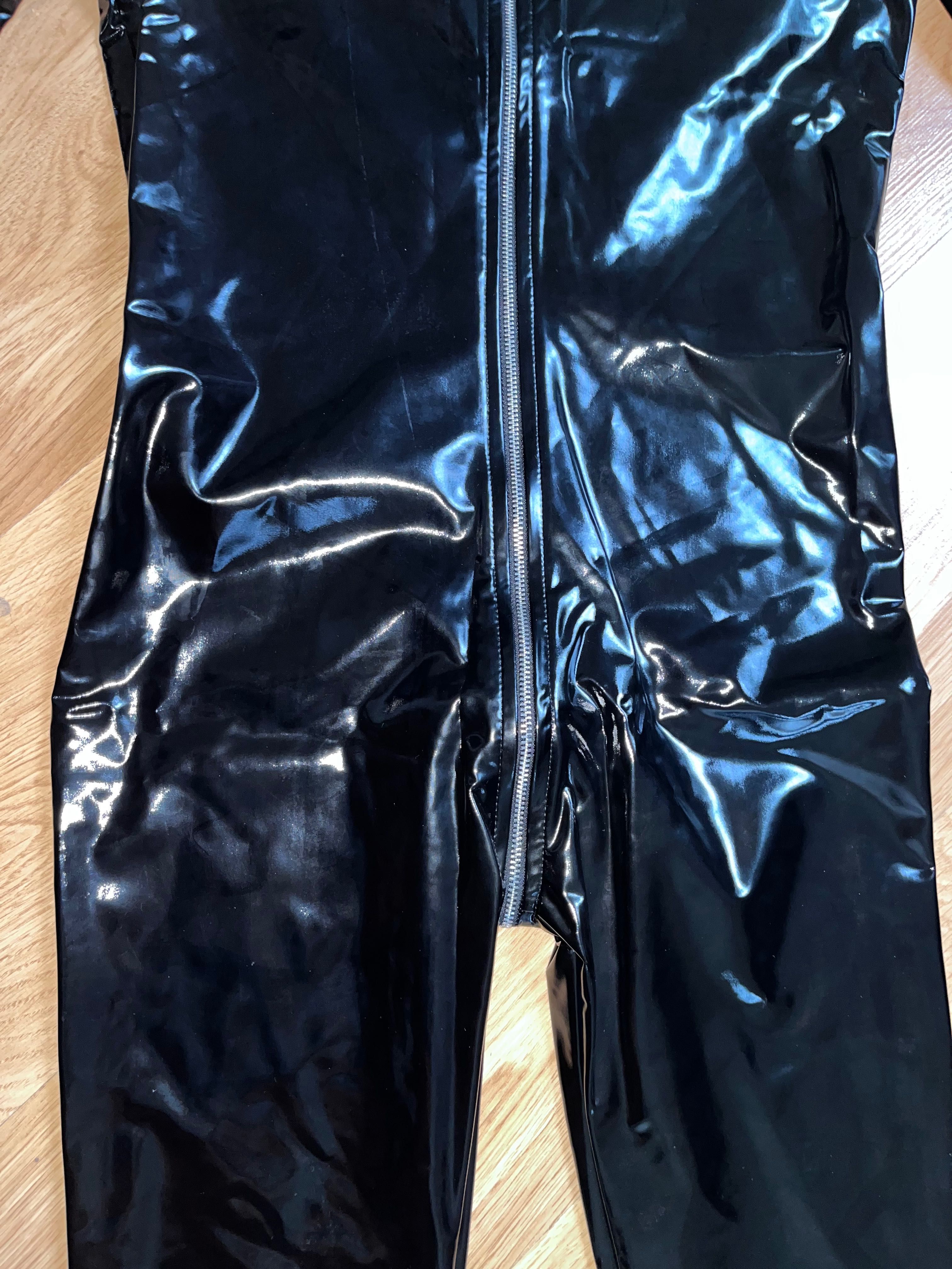 863/ Przebranie kombinezon catsuit WINYL czarne mocne S zamek metalowy