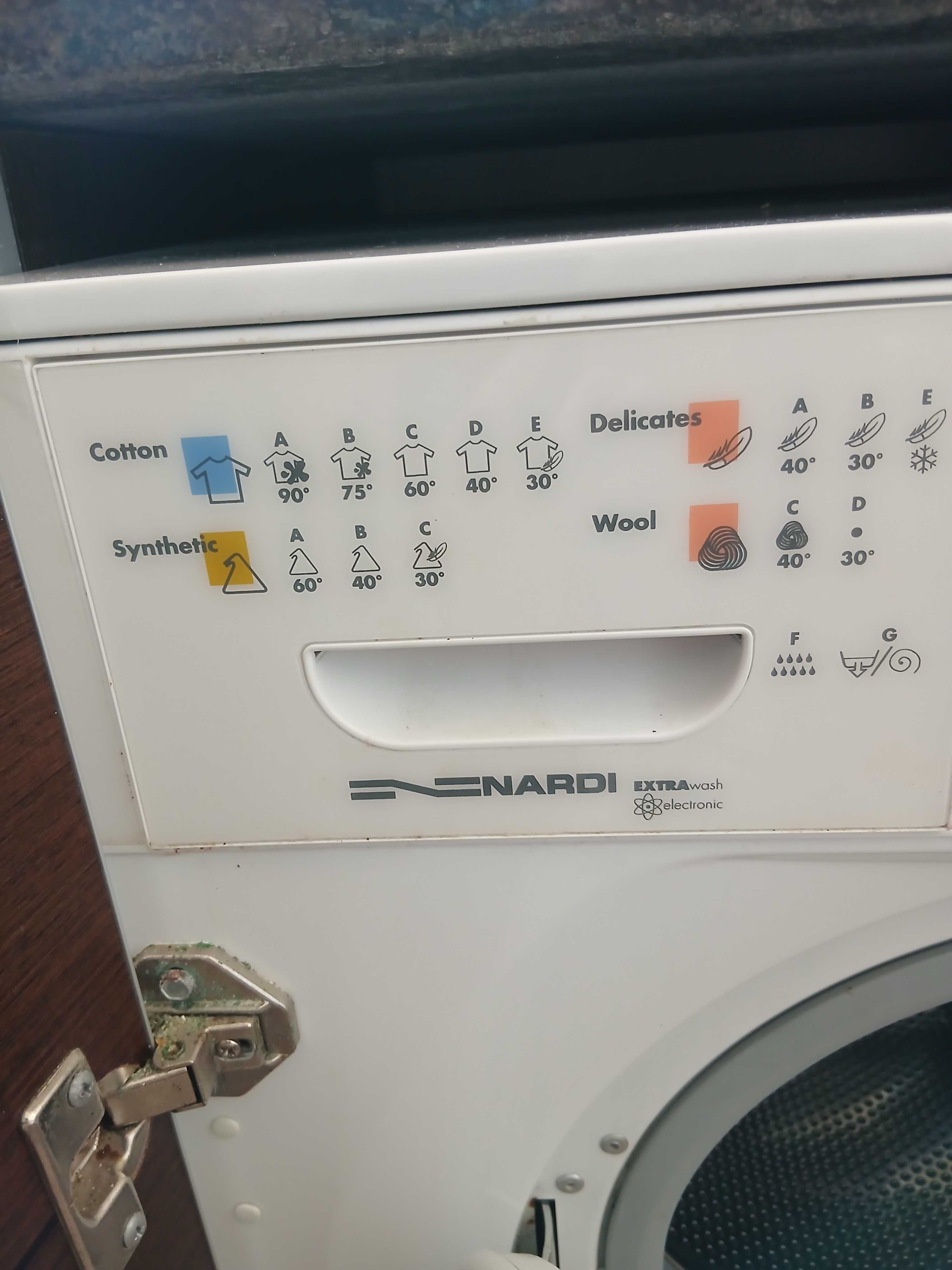 Máquina de lavar e secar roupa NARDI, de encastre, em muito bom estado