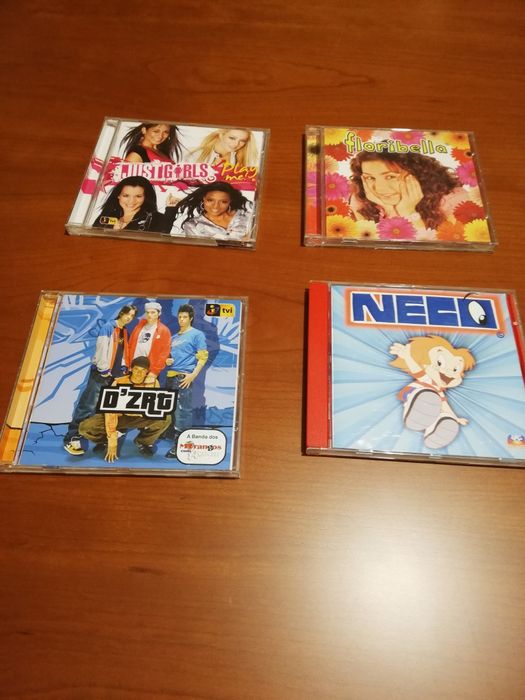 CD de histórias infantis; porta CDS Barbie