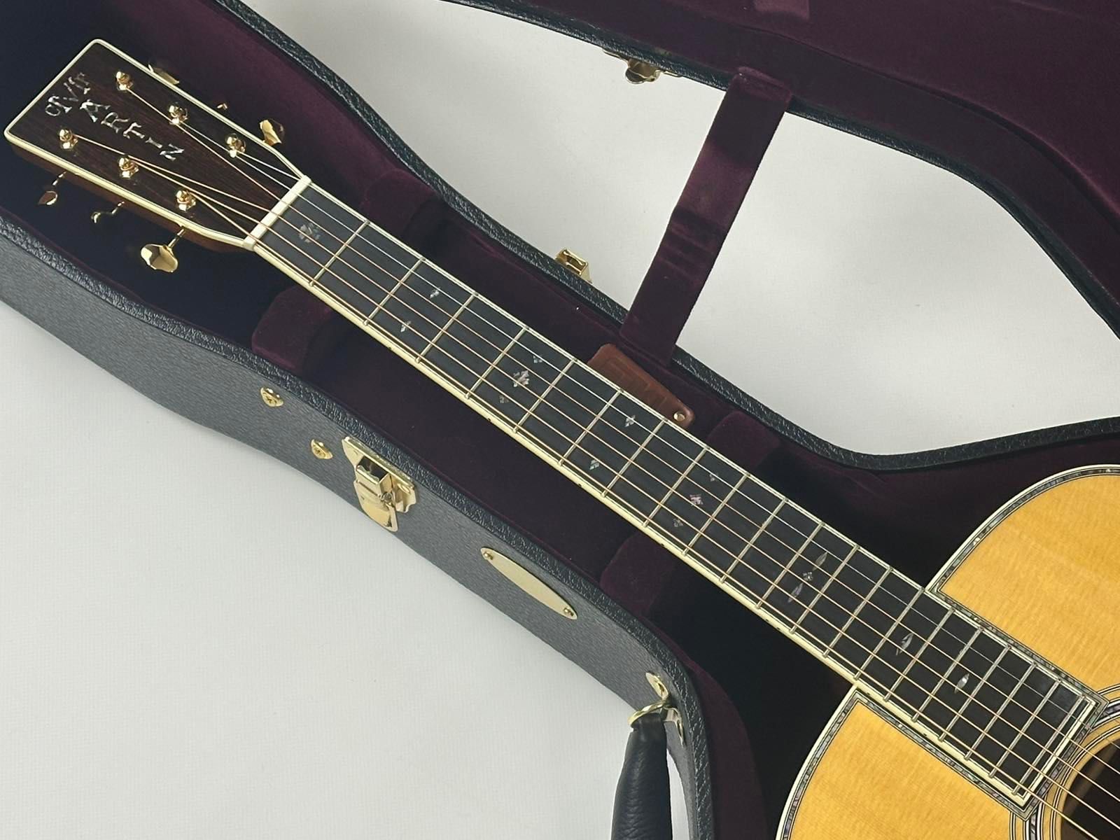 2024 Martin D-42 (New, 6500$)