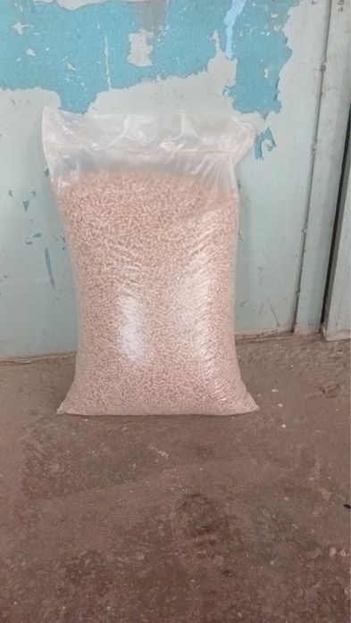 Паливні пелети соснова деревина/Топливные пелеты из сосны