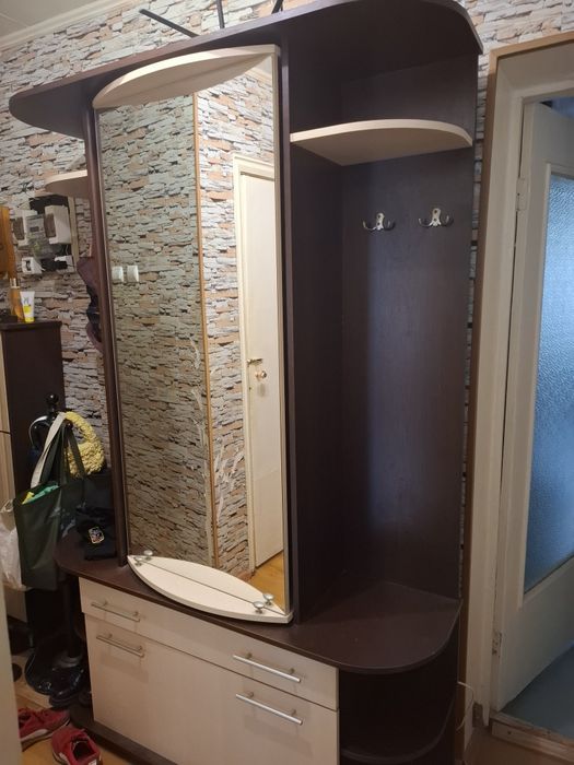 Шафа для верхнього одягу та взуття