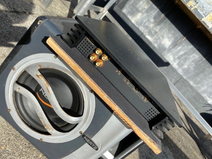 Subwoofer hertz + amplificador focal