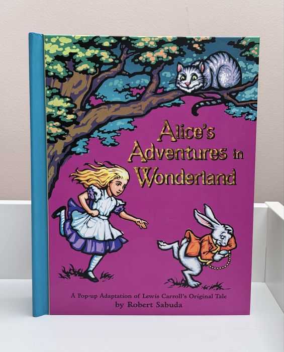 Книга Alice's Adventures in Wonderland, pop-up book