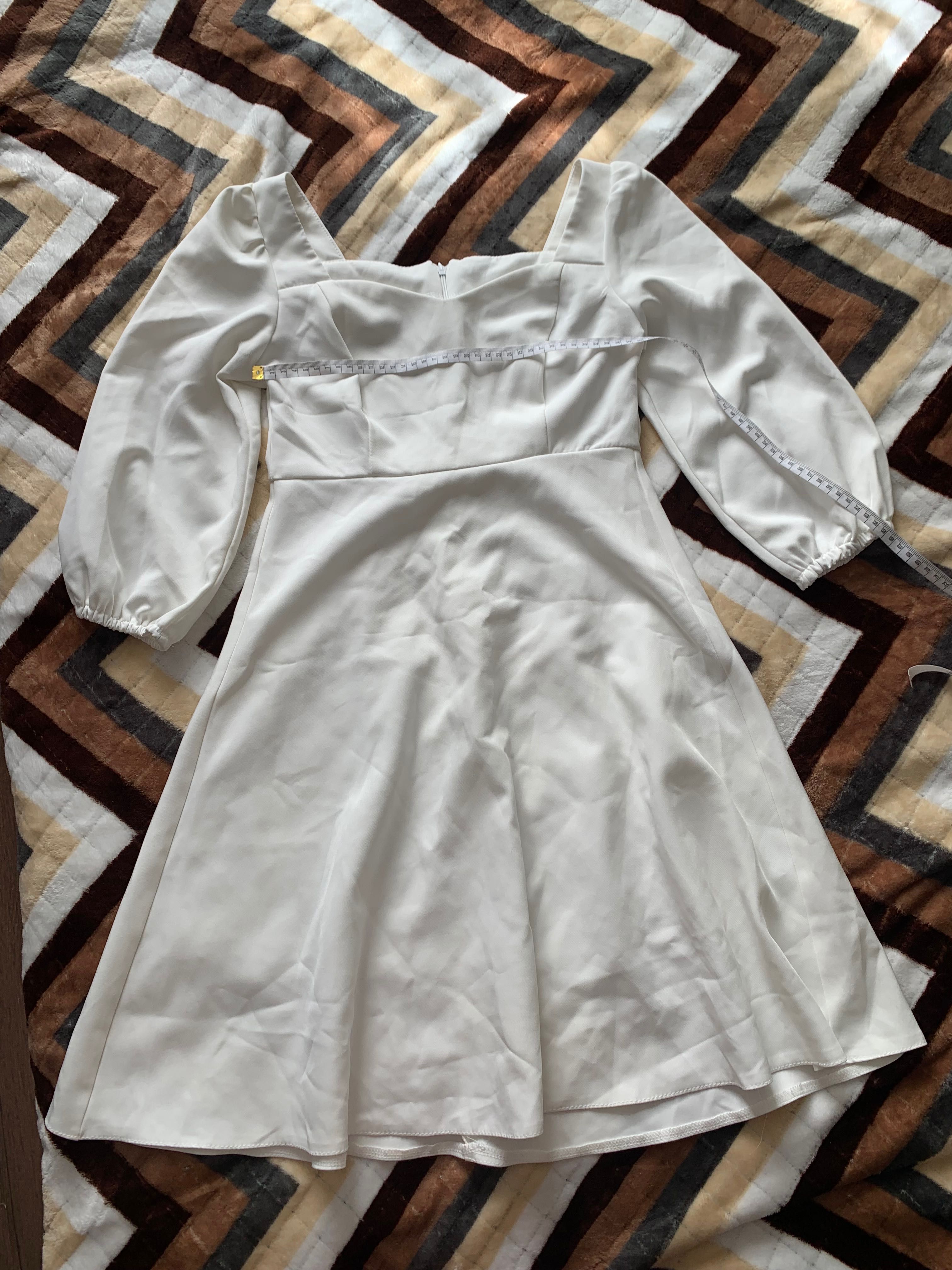 Біла сукня розміру s