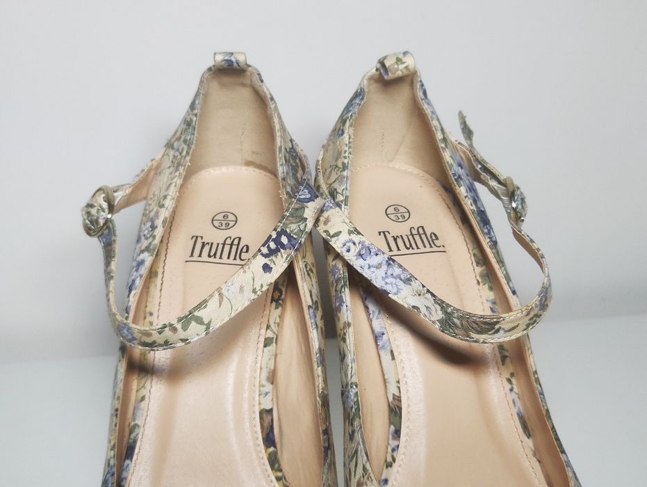 Kremowe szpilki w kwiaty Truffle, rozmiar 39