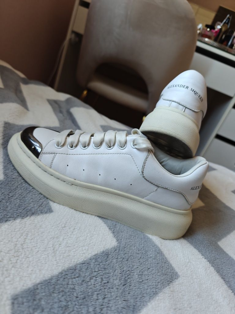 Alexander McQueen sneakersy skórzane skóra naturalna białe 36