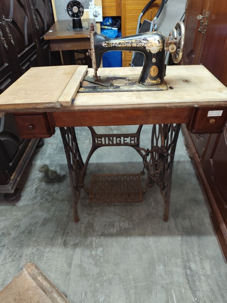 Máquina de costura Singer antiga