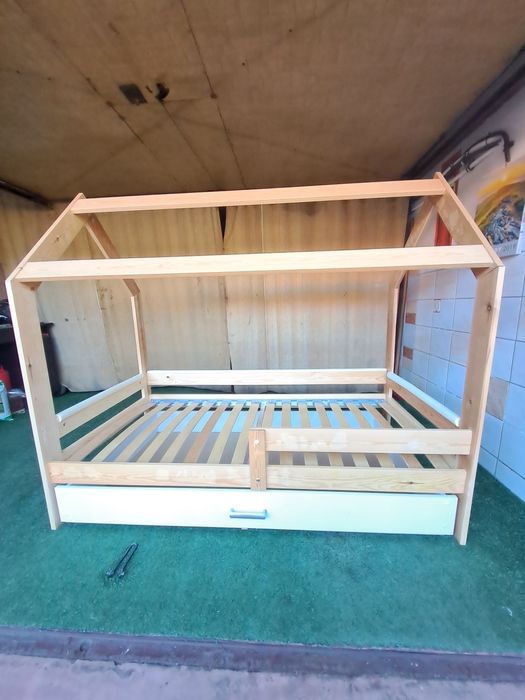 Łużko dla dzieci sosnowe .