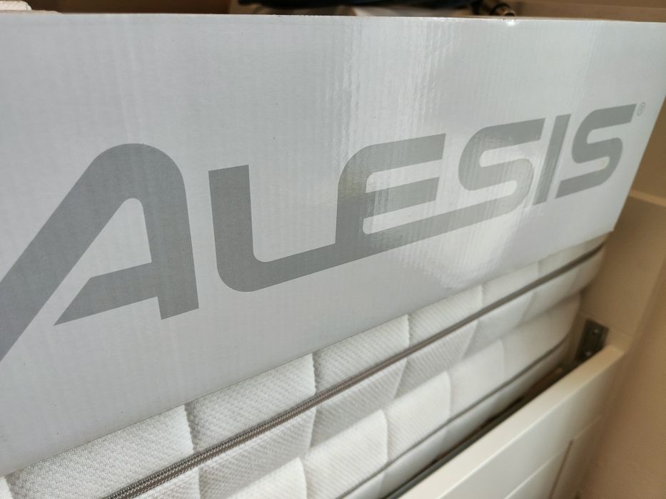 Mesa de mistura Alesis