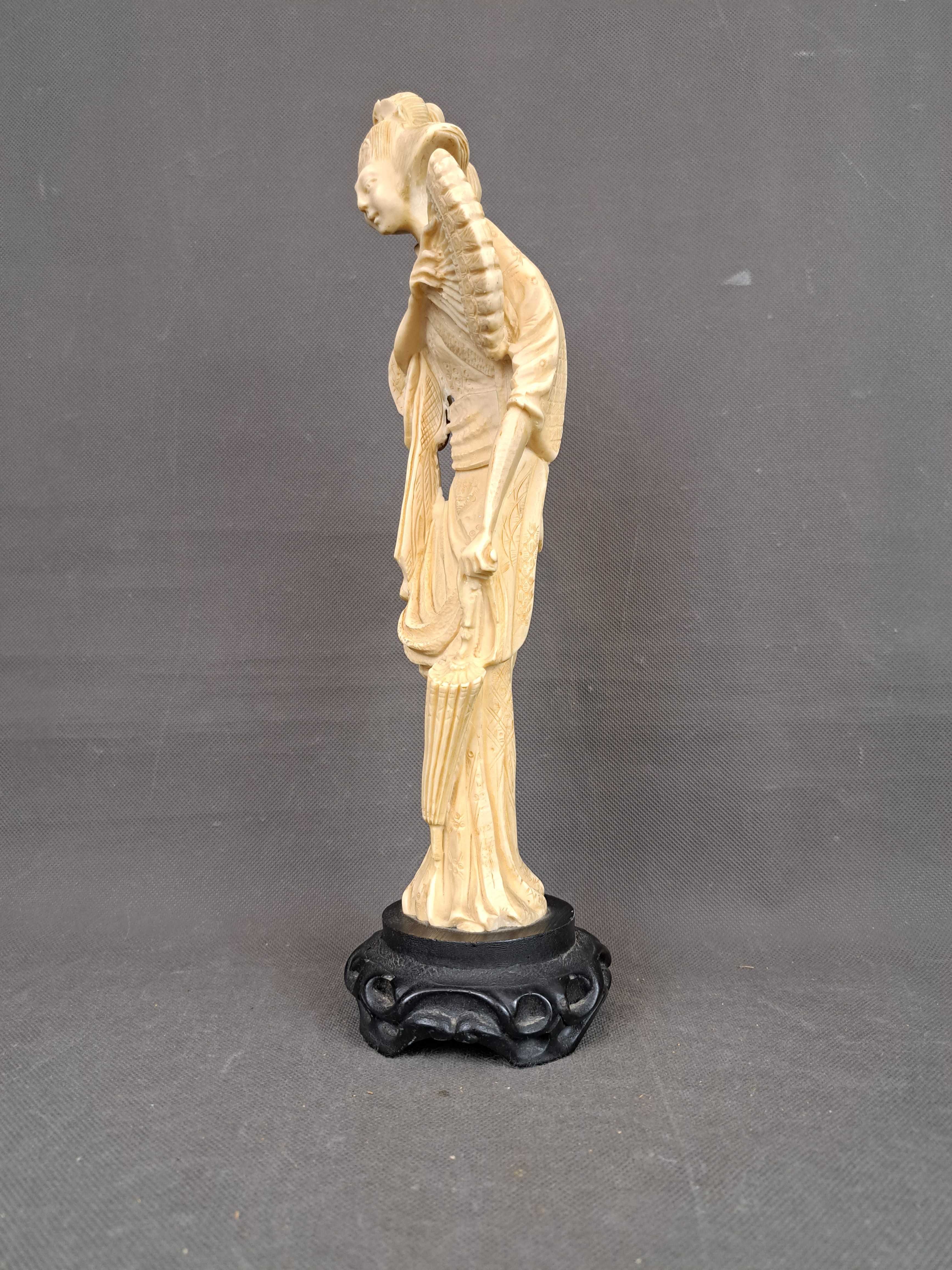 Kobieta, Japonka, rzeźba, wys. 36 cm