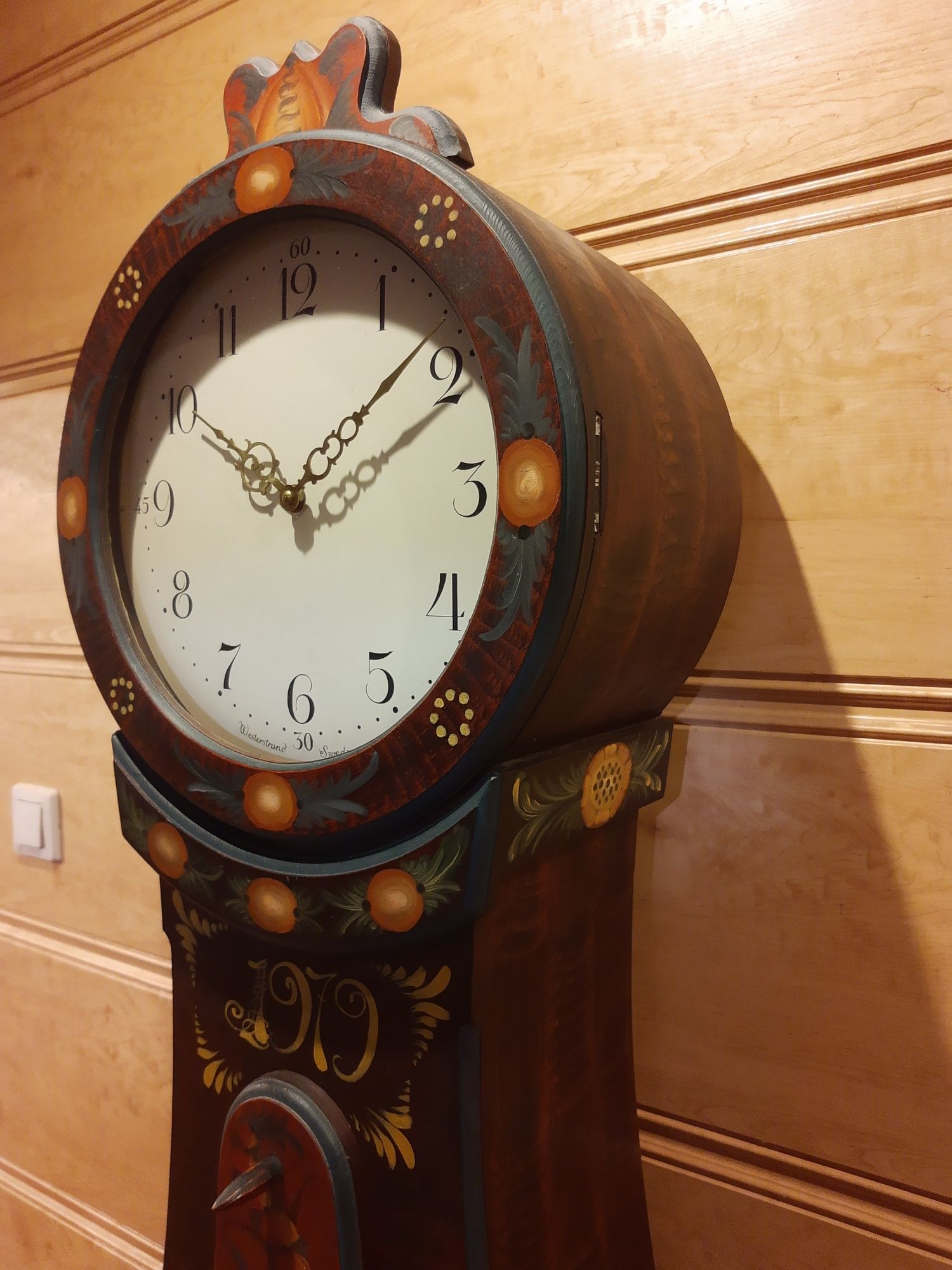 Nakręcany zegar podłogowy Westerstrand ludowy