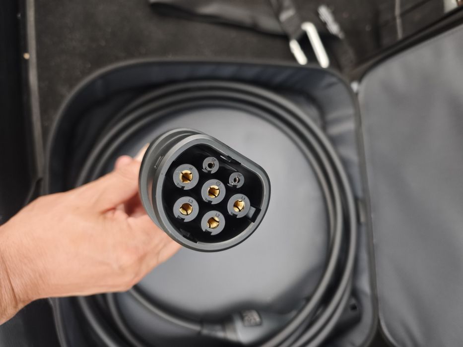 Cabo carregamento de rua Mercedes Novo