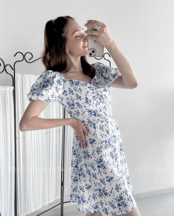 Жіноча сукня в квіти