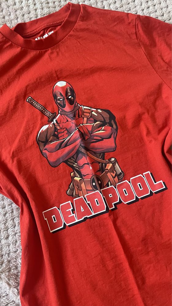 Primark czerwony tshirt deadpool marvel dc S/36