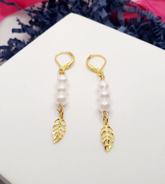 Kolczyki z perełkami i listkiem
