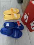 Sprzedam trampki nike, sukienka dziecięca, szapka