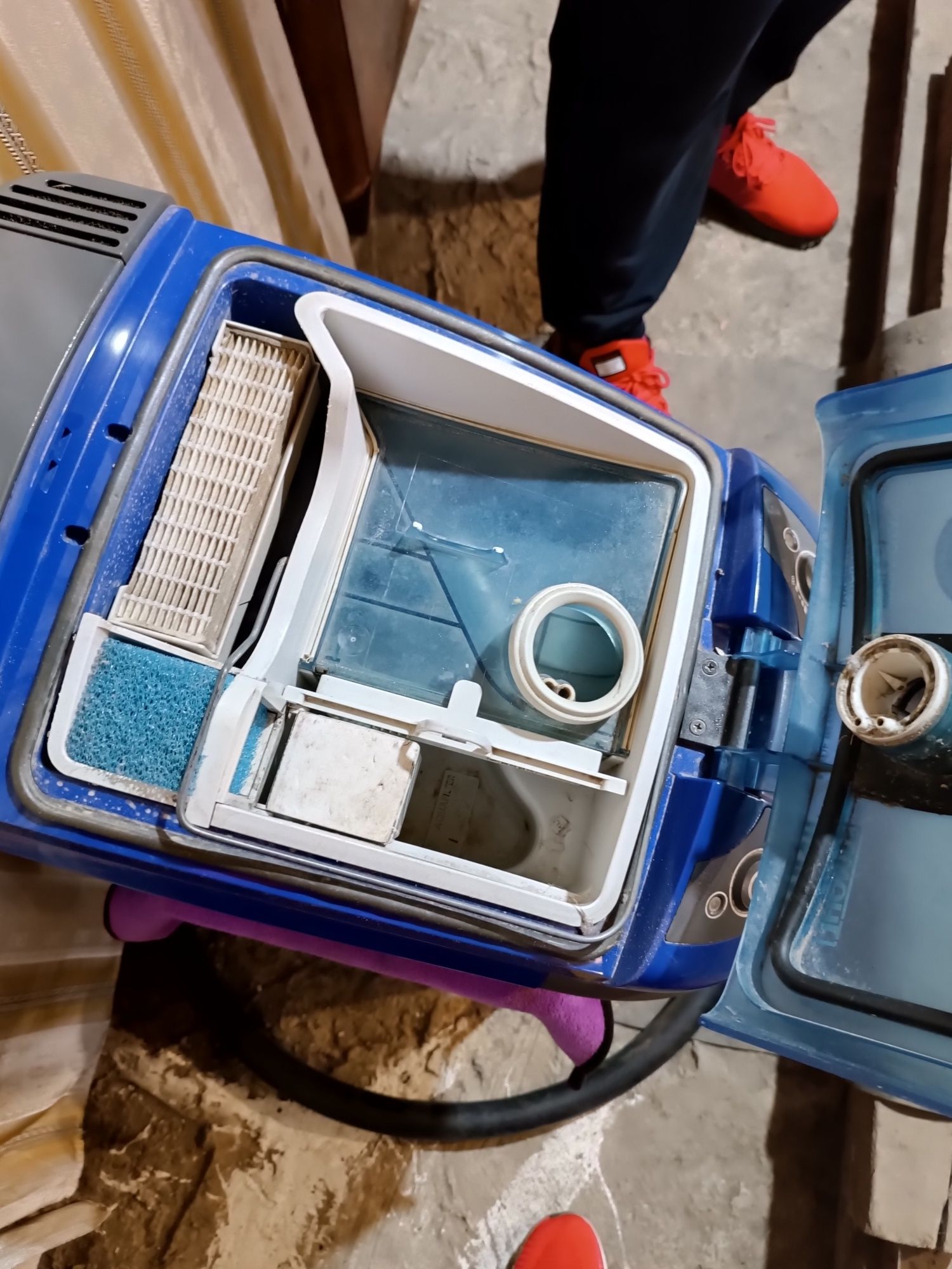 Продам  моющий пылесос Thomas