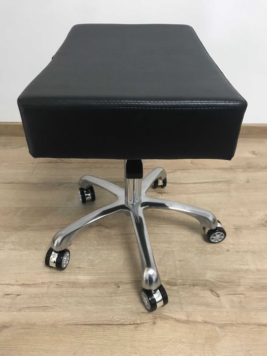 Стілець прямокутний чорний на колесах Antlu,спа- масажного-салон