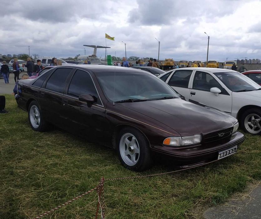 Chevrolet Caprice 1994г 4.3л продам