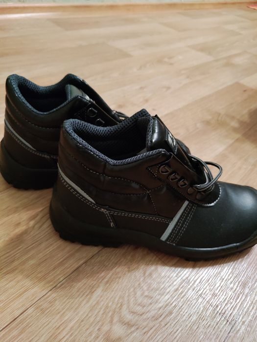 Рабочие ботинки новые размер 43